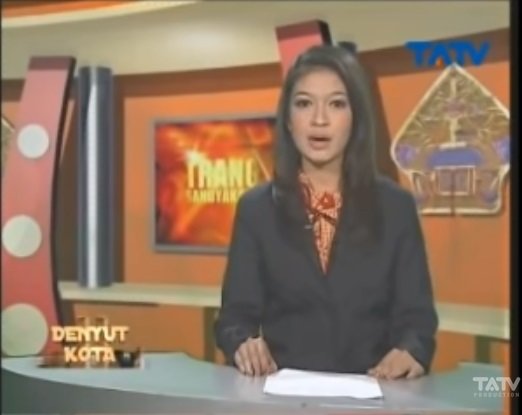 potret selvi ananda saat menjadi pembawa berita