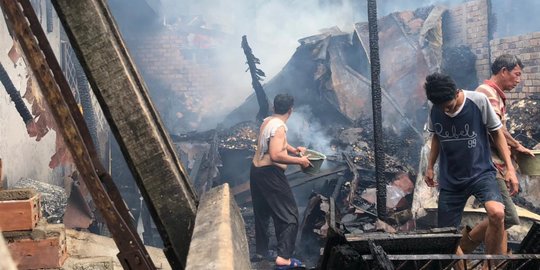 Pabrik di Palembang Terbakar, Ribuan Kilogram Kerupuk Hangus Dilalap Api