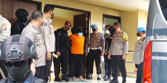 22 Terduga Teroris Kelompok JI Diterbangkan dari Surabaya ke Jakarta