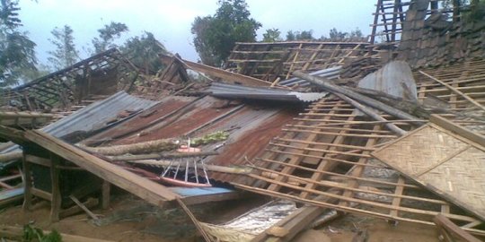 Banyuwangi Diterjang Angin Puting Beliung, 16 Rumah Warga Rusak