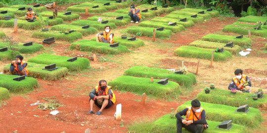 Dihentikan Kemensos, Pemprov Jatim Santuni Ahli Waris Korban Covid-19 Rp 5 Juta