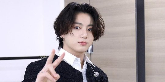 Jungkook BTS Menggambar Gunting Tanpa Melihat, Hasilnya Sempurna!