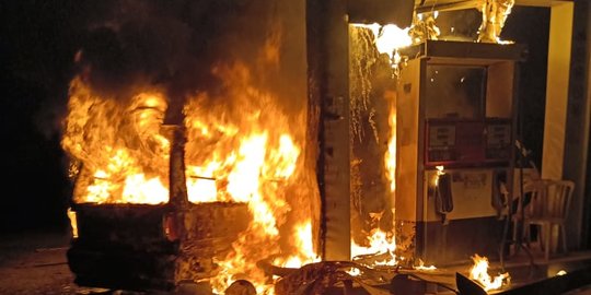 Angkot Korsleting Sebabkan SPBU di Malang Terbakar
