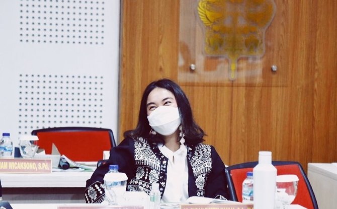 farah puteri anak jenderal polisi