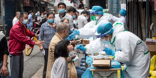 Tenaga Kesehatan China Positif Covid-19 Meski Sudah Disuntik Vaksin