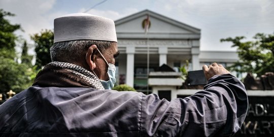 Sidang Panas Rizieq Syihab, Pembacaan Dakwaan Tetap Dilanjut