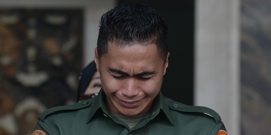 Tangis Haru Aprilia Manganang Resmi Jadi Laki-Laki Seutuhnya
