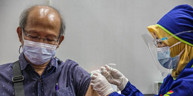 Kemenkes Targetkan Vaksinasi 57.630 Lansia Calon Haji Hingga Akhir Maret 2021