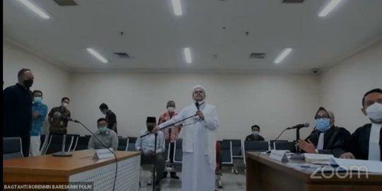 Sidang Dilanjutkan, Rizieq Syihab Tak Muncul di Kursi Terdakwa