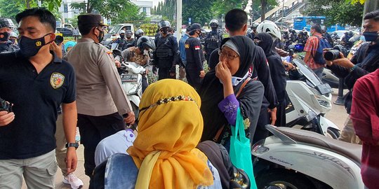 Massa Simpatisan Rizieq di PN Jaktim, Ada yang Reaktif Covid-19 & Diamankan Polisi