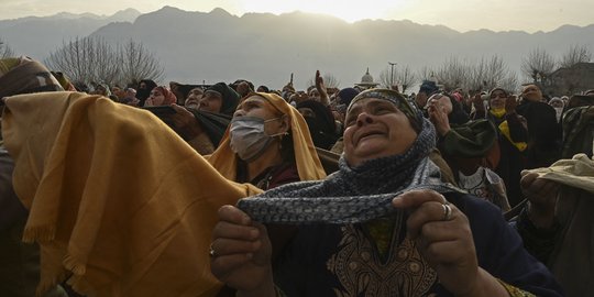 Antusiasme Muslim Kashmir Berdoa di Hadapan Rambut Peninggalan Nabi Muhammad