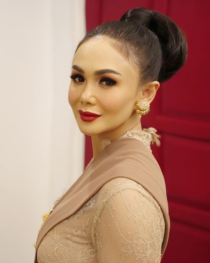 yuni shara di acara siraman aurel