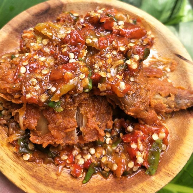 10 resep ayam geprek pedas menggugah selera cocok untuk menu makan siang