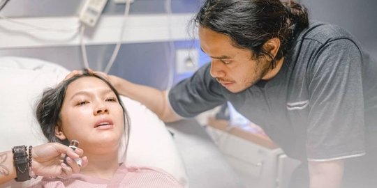 Lahirkan Anak Pertama, Ini 4 Momen Persalinan Ana Riana