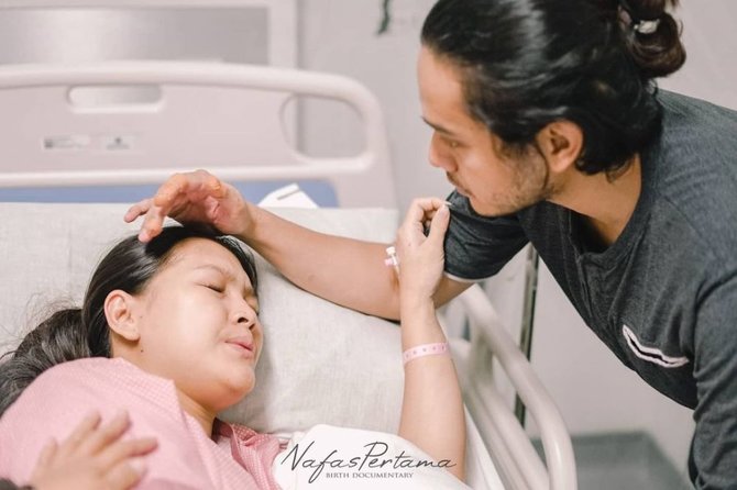 lahirkan anak pertama ini 4 momen persalinan ana riana