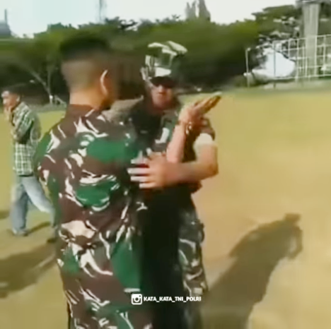 pertemuan kakak adik sama sama anggota tni