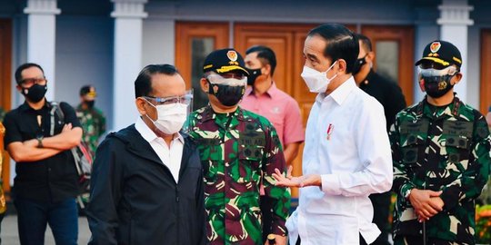 Kunker ke Jatim, Jokowi Tinjau Vaksinasi dan Resmikan Sistem Penyediaan Air Minum