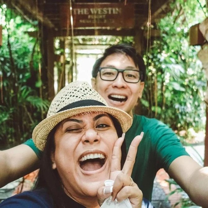 bulan madu regina dan suami