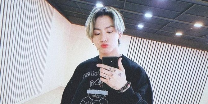 Video Jungkook Bts Nyanyikan Lagu The Tomato Song Saat Baru Bangun Tidur Semua Halaman Merdeka Com