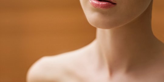 6 Cara Menghilangkan Garis di Leher dengan Mudah, Simak Langkahnya