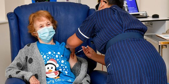 27,6 Juta Warga Inggris Sudah Divaksinasi, Separuh Penduduk Usia Dewasa