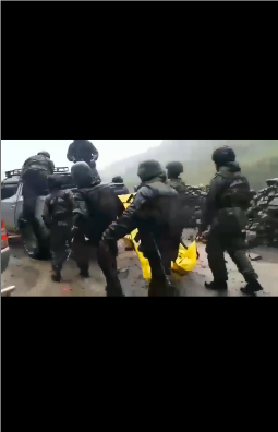 video pasukan tni polri evakuasi korban kkb di papua