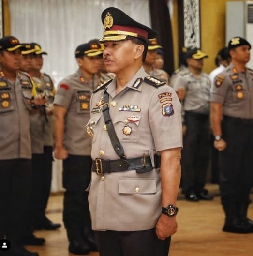 potret satu keluarga berprofesi tni polri ayah amp 4 anaknya sama sama perwira