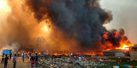 Kebakaran Dahsyat Landa Kamp Pengungsian Rohingya di Bangladesh