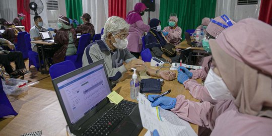 1.500 Karyawan Pusat Perbelanjaan di Kota Depok divaksinasi Covid-19