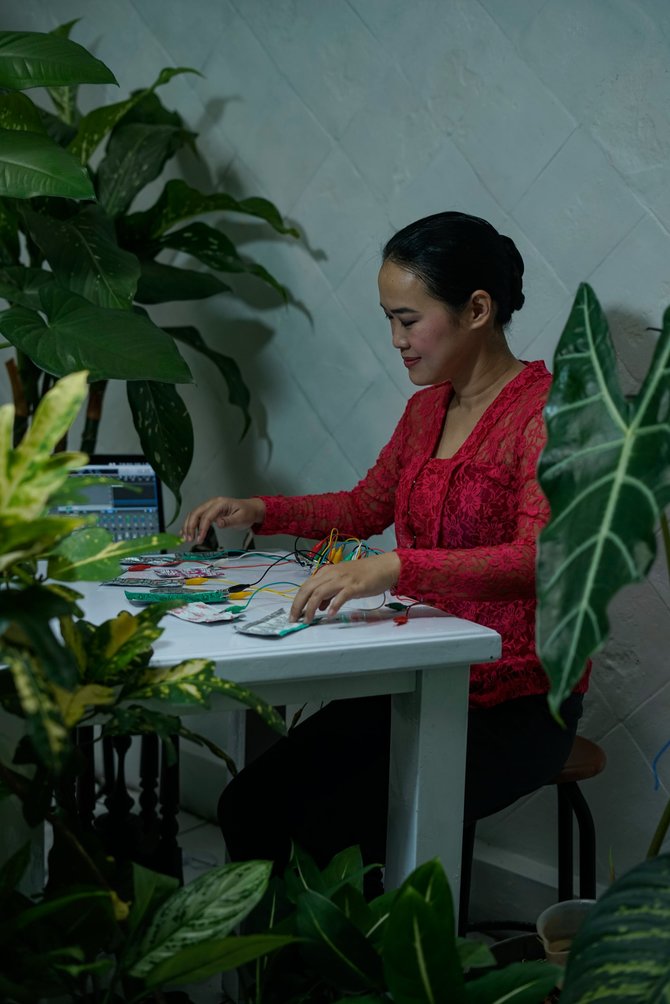 musik eksperimen dari musisi harpa sisca guzheng harp