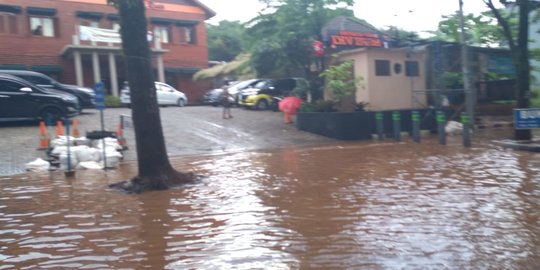 Hujan Deras di Bogor, Akses Menuju Stadion Pakansari Tertutup Banjir