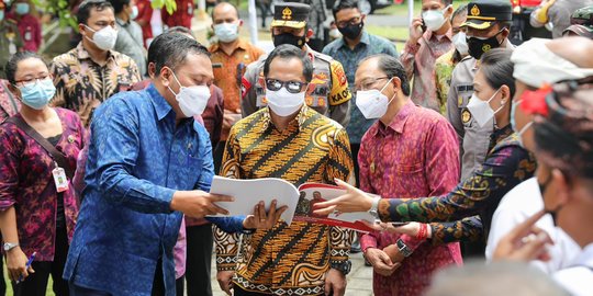 Tinjau Vaksinasi di Ubud Gianyar, Tito Berharap Pariwisata Bali Hidup Lagi