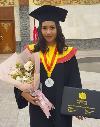 potret cantik chelsie monica