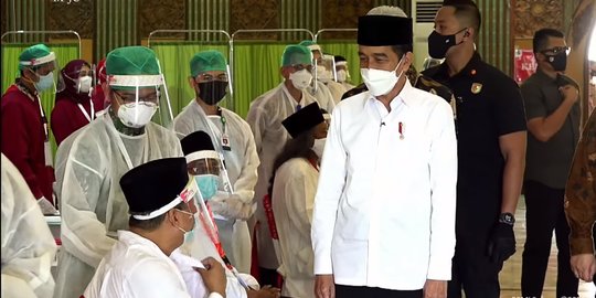 Kunker ke Maluku Utara, Jokowi Ingin Pastikan Distribusi Vaksin Merata ke Daerah