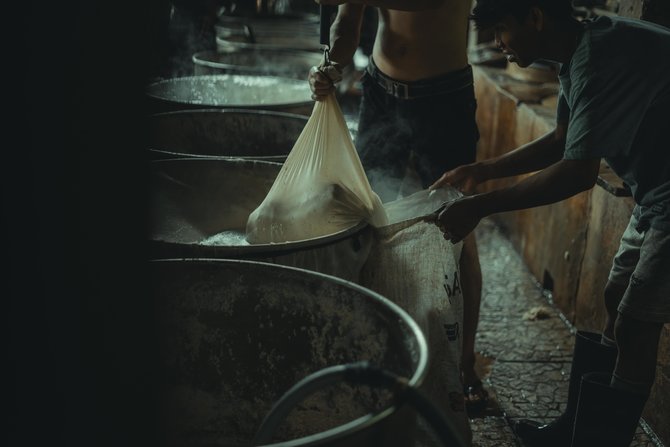 pembuat tahu penyedia sumber protein masyarakat