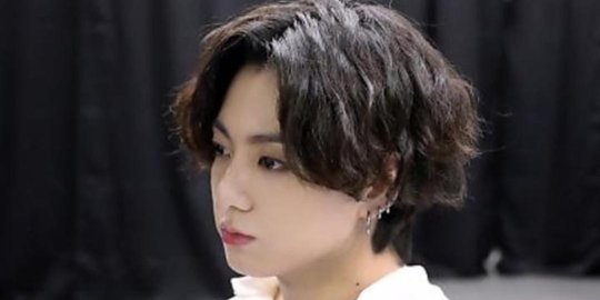 Merdunya Suara Jungkook BTS Nyanyikan Lagu 'At My Worst', Ini Videonya