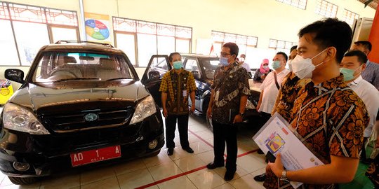 Tinjau Bengkel Esemka, Gibran Sebut Banyak Lulusan SMK masih Menganggur