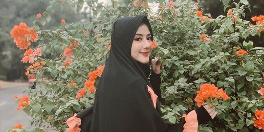 Bikin Pangling, Ini 4 Potret Terbaru Ghea Youbi dalam Balutan Hijab