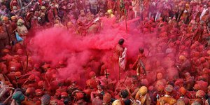 Semarak Festival Warna-warni India di Tengah Pandemi
