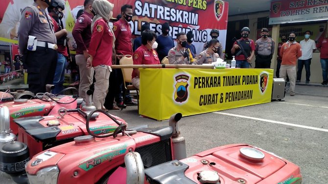 komplotan pencuri asal rembang curi mesin traktor