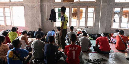 Jaringan Rahasia Bantu Ratusan Polisi Myanmar Melarikan Diri ke India