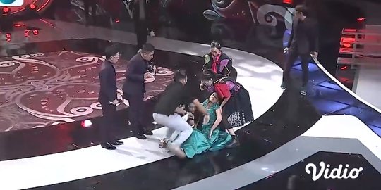 Juri Semua Panik, Bila Peserta LIDA Usai Bernyanyi di Atas Panggung Jatuh Pingsan