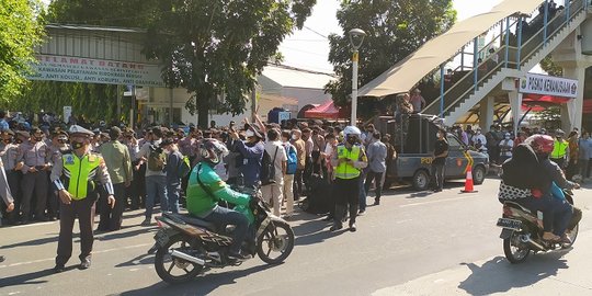 Pengacara Dibatasi 7 Orang, Kuasa Hukum Rizieq Ngomel-Ngomel Tak Bisa Ikut Sidang