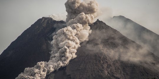 Gunung Merapi Meluncurkan Guguran Lava ke Arah Tenggara Menuju Kali Gendol