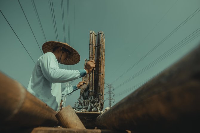 pengolahan ikan asin tradisional di muara angke