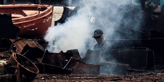 Pembelah Bangkai Kapal Cilincing, Sang Penakluk Besi Berkarat