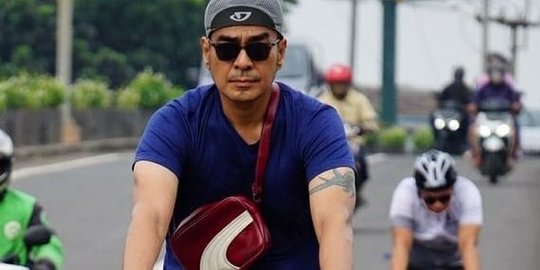 Hobi Bersepeda, Ini 4 Potret Reynold Surbakti Pemain FTV Kisah Nyata Spesial