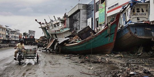 CEK FAKTA: Tidak Benar Tsunami Aceh 2004 Akibat Ledakan Bom Nuklir Bawah Laut