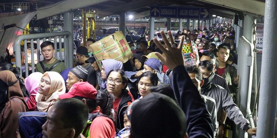 Mudik 2021 Dilarang, DPR Nilai Indonesia Belum Bisa Kendalikan Pandemi | merdeka.com