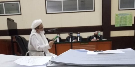 Bacakan Eksepsi, Rizieq Akui Positif Covid-19 hingga Singgung Bima Arya Bikin Heboh